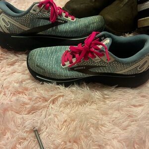 Brooks Teal Sneakers with Bright Pink Laces